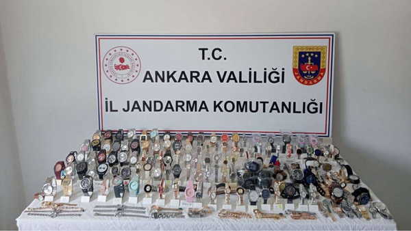 Ankara'da 3,2 milyon liralık kaçak saat ele geçirildi
