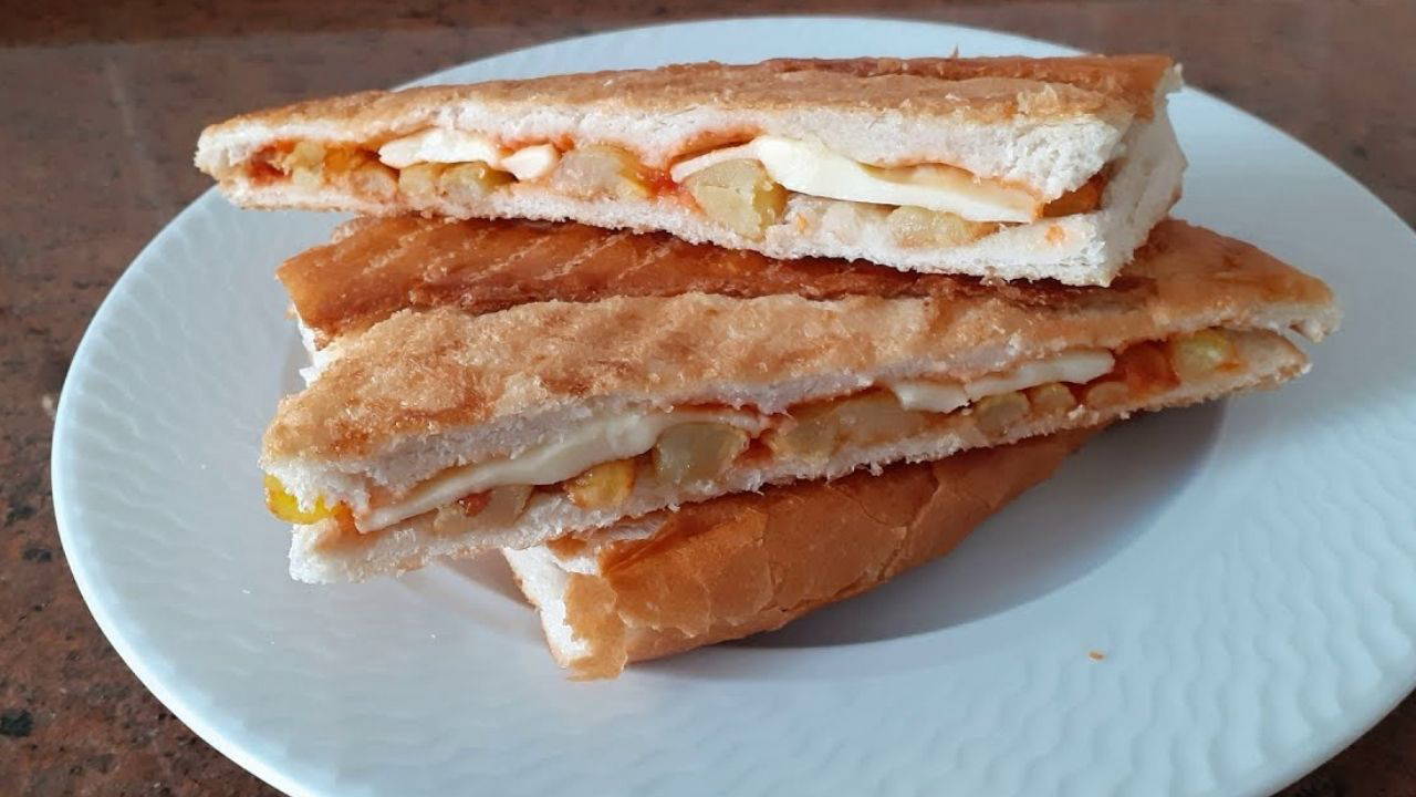 Farklı ve lezzetli bir alternatif: Çıtır çıtır patlıcanlı tost tarifi