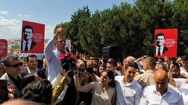 Özel'den Silivri'de aynı günde üç duruşmaya tepki