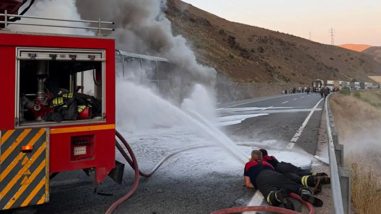 Erzincan’da yolcu otobüsü yandı