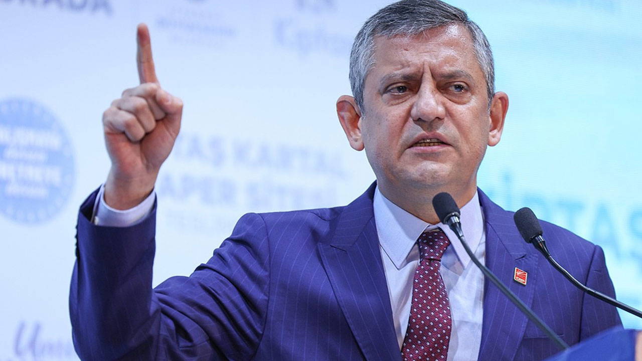 Özgür Özel'den Ataşehir'e çağrı: 'Onursal Adıgüzel'e hep birlikte sahip çıkıyoruz'