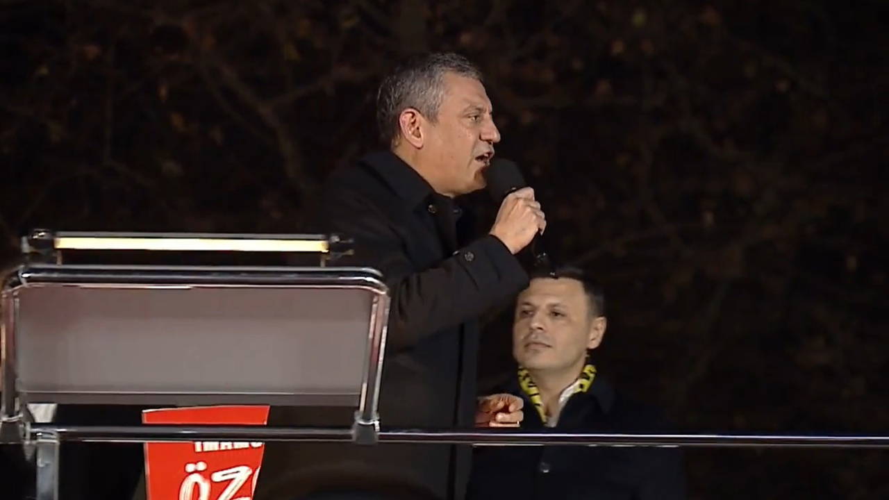 CHP Kağıthane'de... Özgür Özel işçilere ve emeklilere seslendi: 'Hepinizi mücadeleye davet ediyorum!'