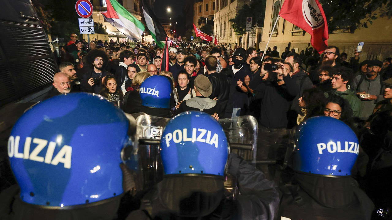 Roma’da Filistin’e destek yürüyüşüne polis saldırısı