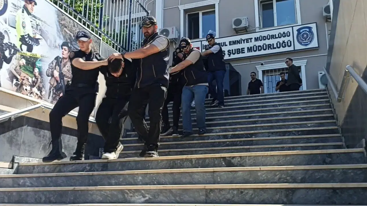'Şapkalılar' suç örgütüne operasyon: 4'ü avukat 24 şüpheli adliyeye sevk edildi