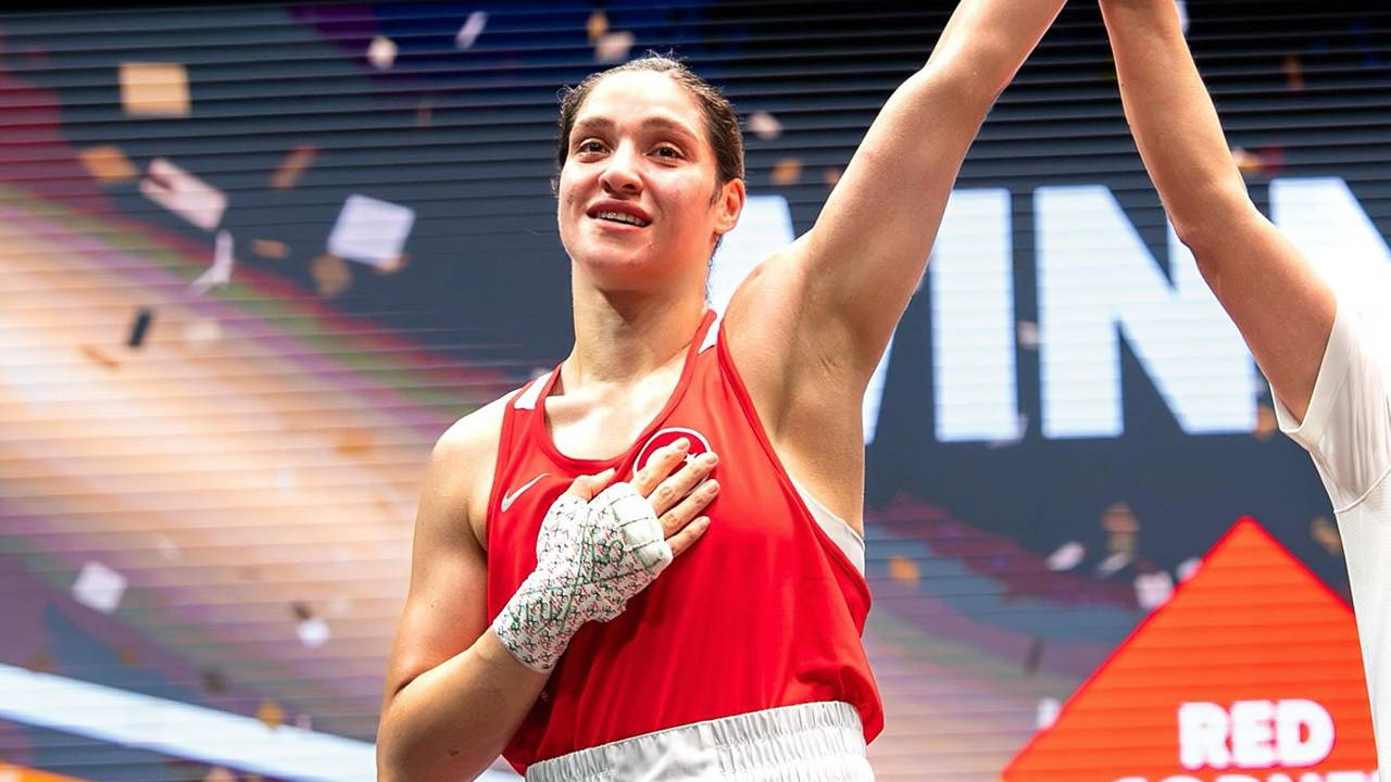 Milli boksör Büşra Işıldar'dan gümüş madalya!