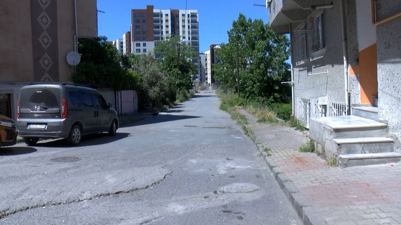 Tartıştığı kişilere ateş açtı: Silah seslerini duyup sokağa çıkan kadın öldü