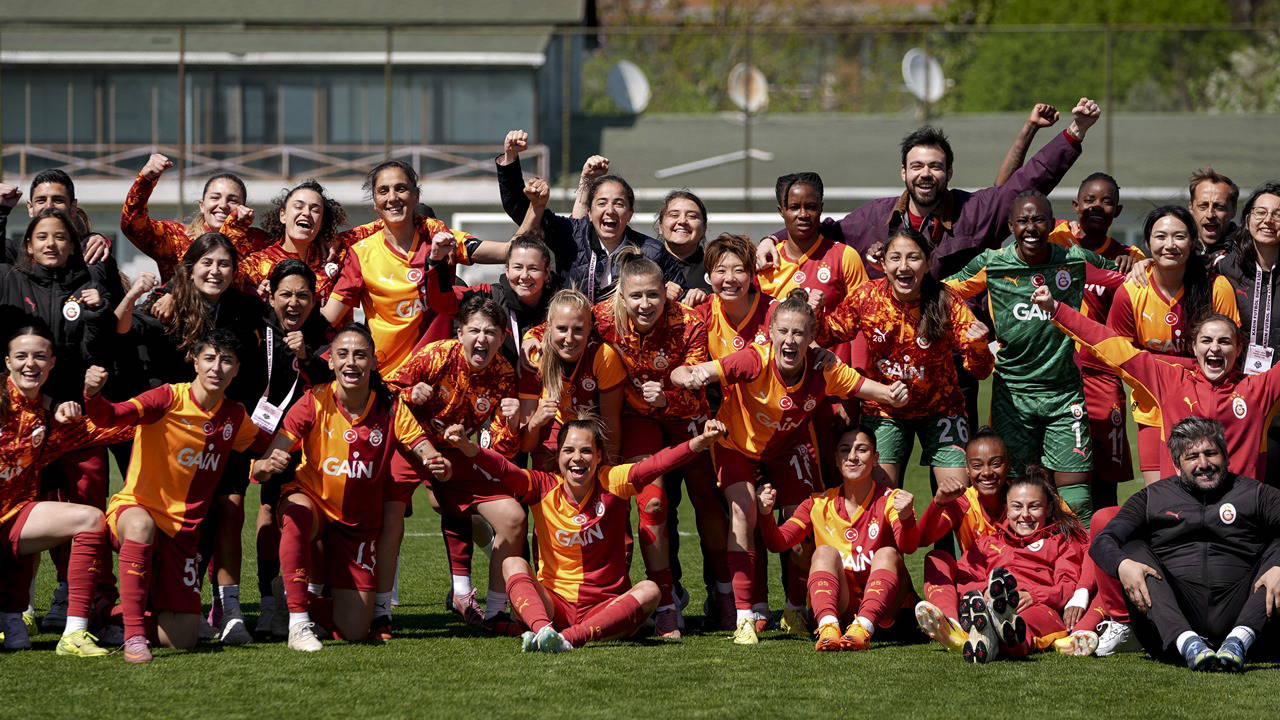 Son dakikada bulduğu gollerle galibiyete uzandı: Galatasaray'dan Fenerbahçe karşısında inanılmaz geri dönüş