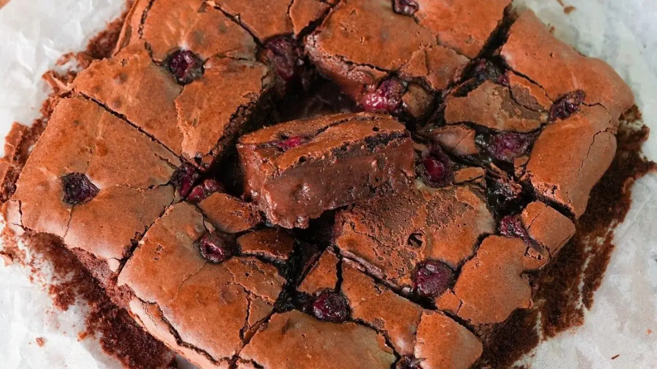 Çikolata ve vişnenin buluşması: Vişneli brownie tarifi