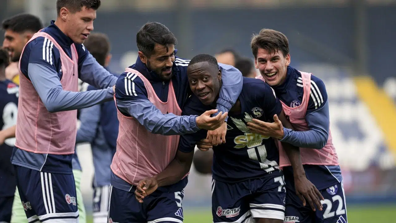 9 kişi kalan Sarıyer, evinde Vanspor'u devirdi!