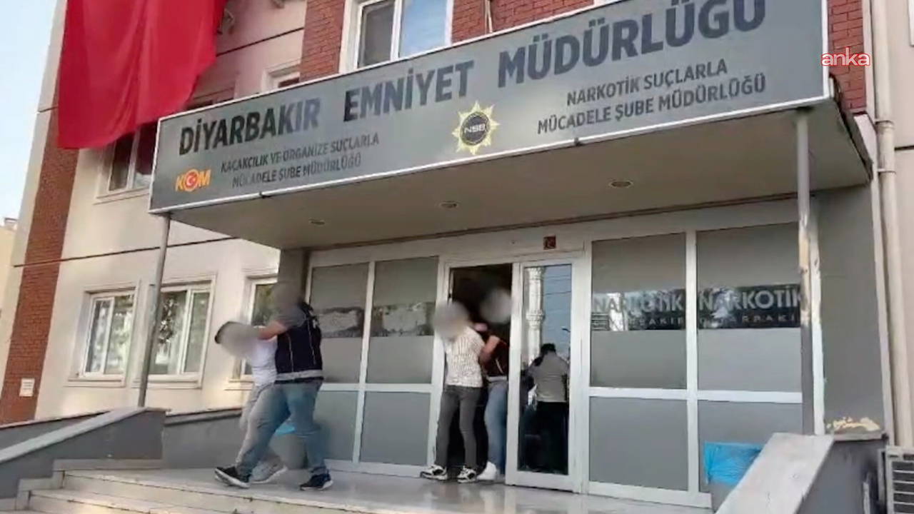 Diyarbakır'da operasyon: Takside 34 bin 360 adet 'uyuşturucu hap' ele geçirildi