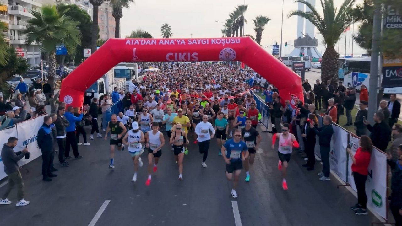 Karşıyaka’da 1500 kişi Ata’dan Ana’ya koştu!