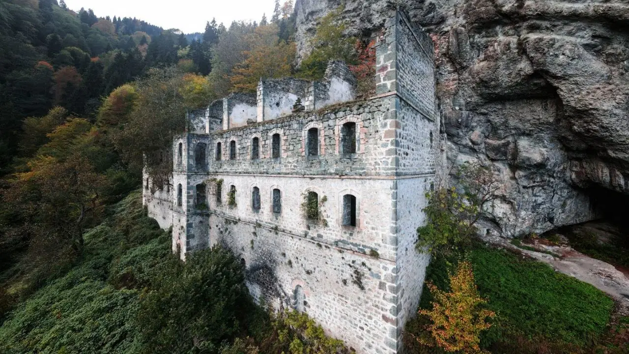 Yağmurun açtığı kapı: Vazelon Manastırı