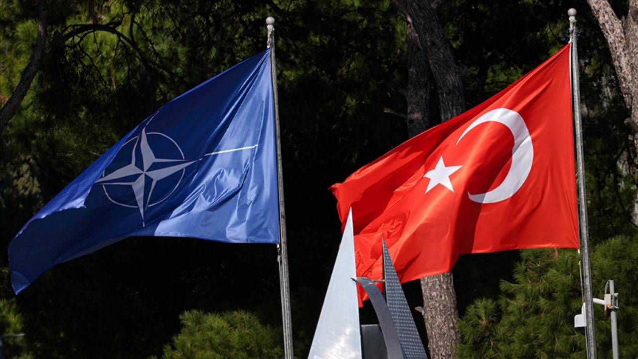 Çekya'da, Ankara'daki NATO Zirvesi'ne kimin katılacağı konusundaki anlaşmazlık sürüyor