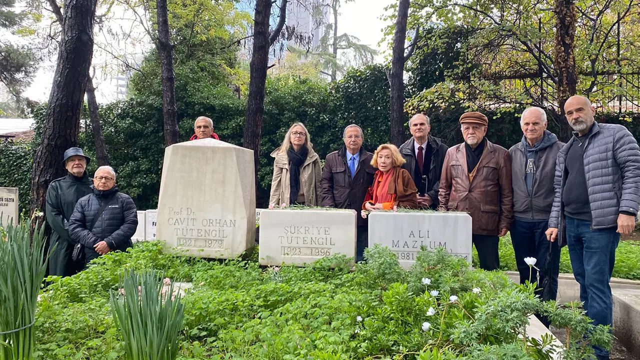 Cavit Orhan Tütengil mezarı başında anıldı