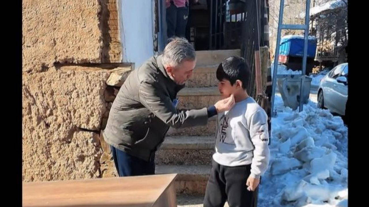 Tufanbeyli Belediyesi’nden öğrencilere çalışma masası yardımı