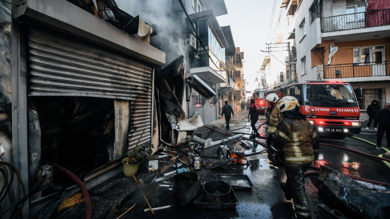 Buca’da bir iş yerinde çıkan yangın panik yarattı