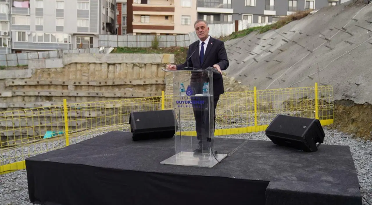 Avcılar'da dev Zeminaltı Otoparkı'nın temeli atıldı: 'Kalbimizin bir yarısı burada, bir yarısı da Silivri'de'