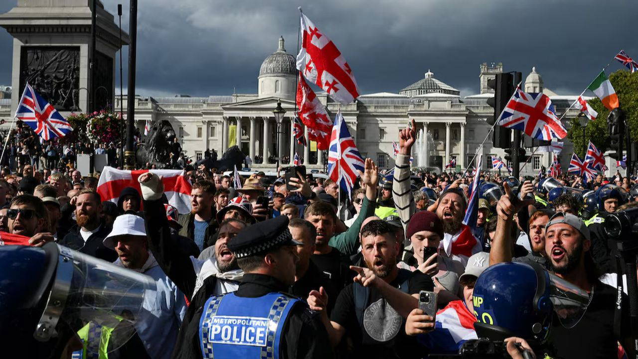 150 bin kişi yürüdü, Londra sokakları karıştı!
