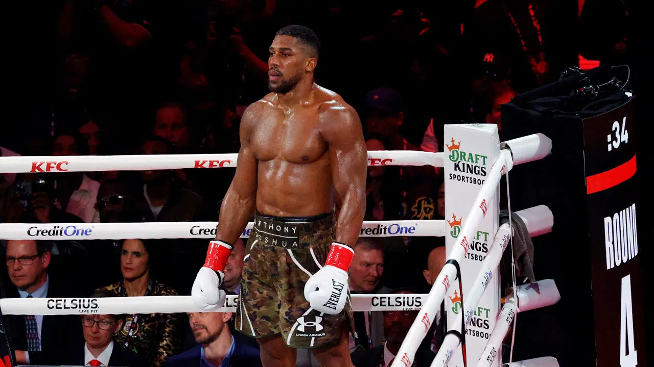 Anthony Joshua, Nijerya'da trafik kazasında yaralandı