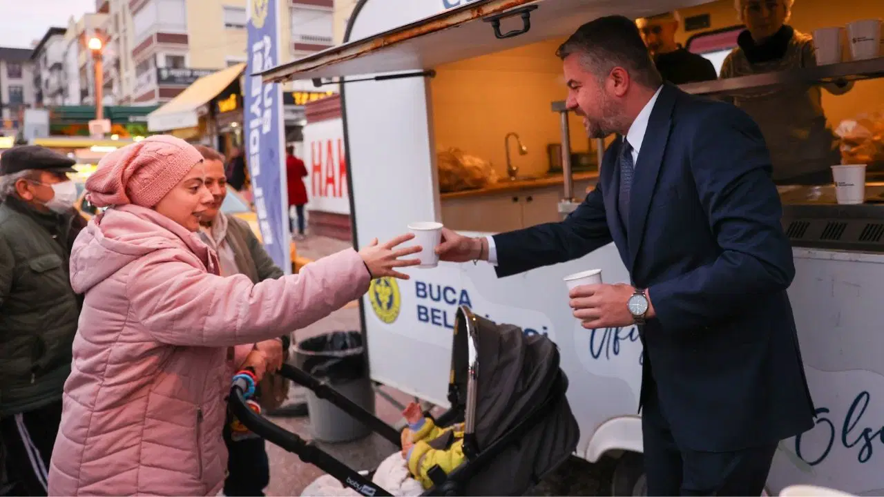Buca Belediyesi’nden sıcak çorba ikramı