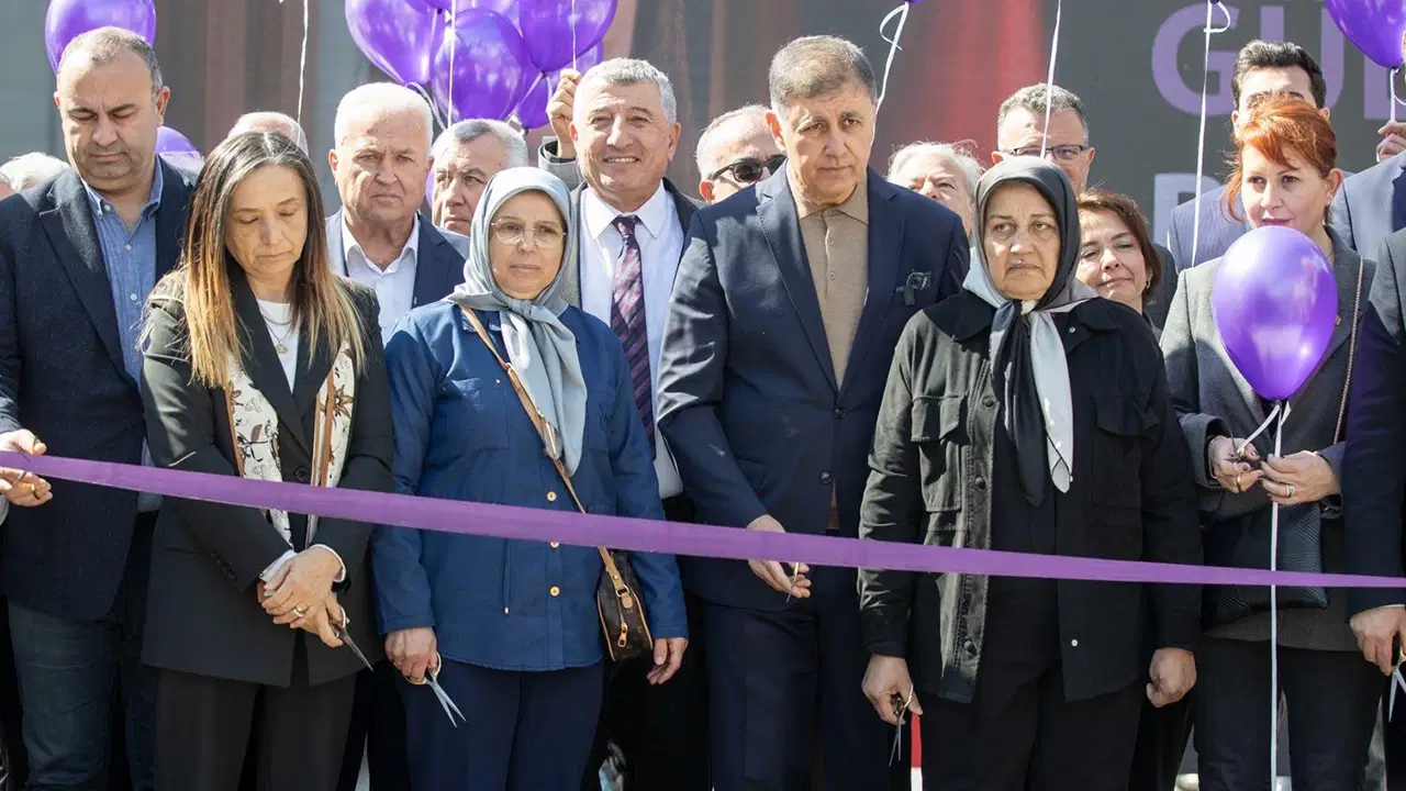 Cemil Tugay'dan 8 Mart mesajı: 'Herkesin bu mücadelenin parçası olması gerekir'