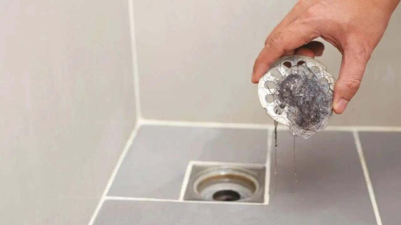 Tesisatçıların kullandığı pratik yöntem: Tıkalı balkon gideri nasıl açılır?