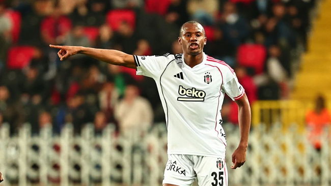 Beşiktaş'ta sakatlık: Maça devam edemedi