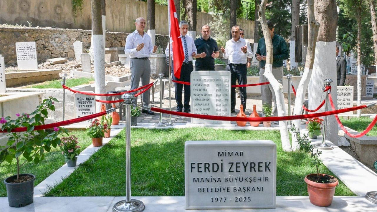 Ferdi Zeyrek vefatının 52. gününde anıldı