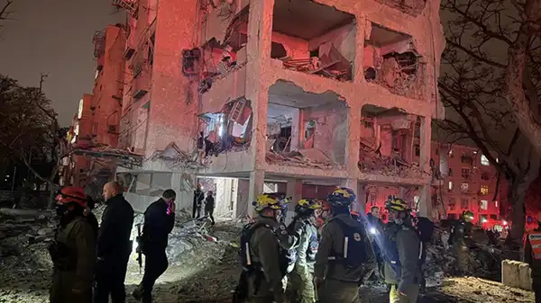 İran, İsrail'in Arad kentini de vurdu: Çok sayıda yaralı var!