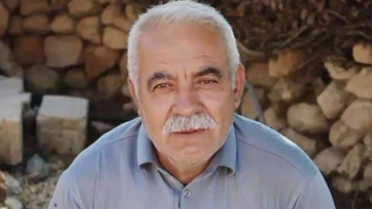 Ağaçtan düşen muhtar yaşam mücadelesini kaybetti!