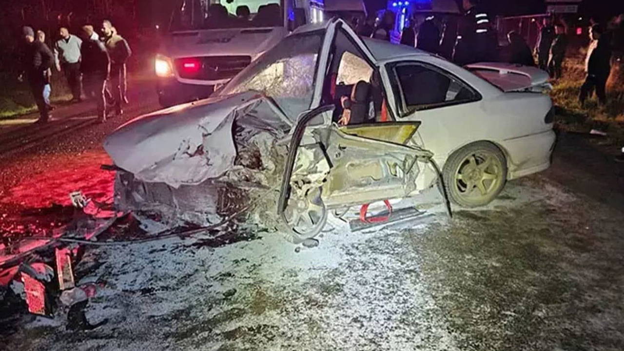 Amasya'da 2 otomobil çarpıştı: Yaralılar var!