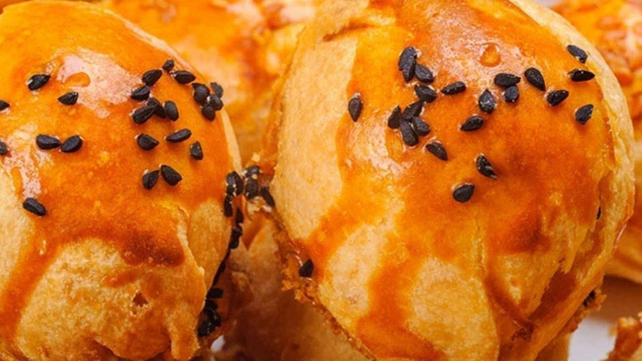 Çay saatlerinin yıldızı: Yumuşacık çörek otlu poğaça tarifi