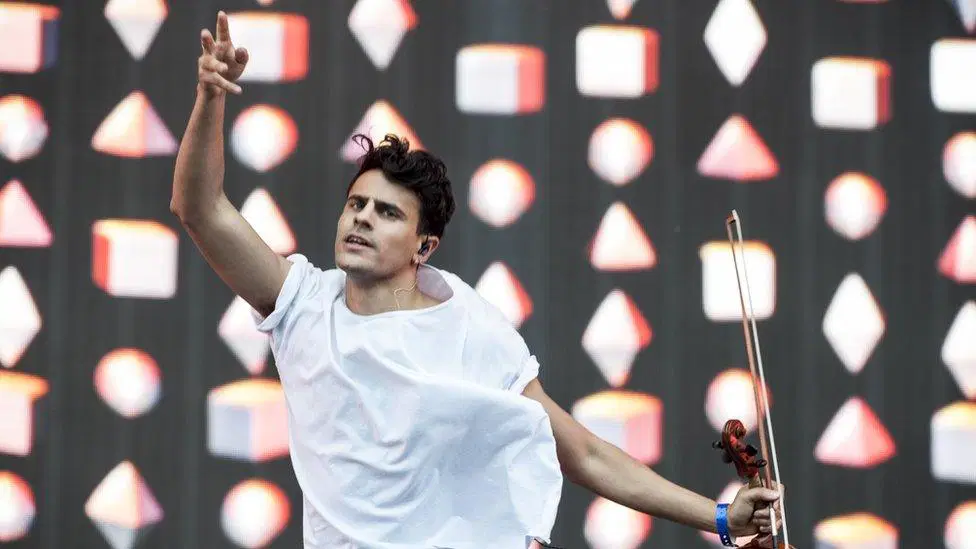 Pop yıldızlığından hükümet koridorlarına: Clean Bandit’in eski üyesine kritik görev