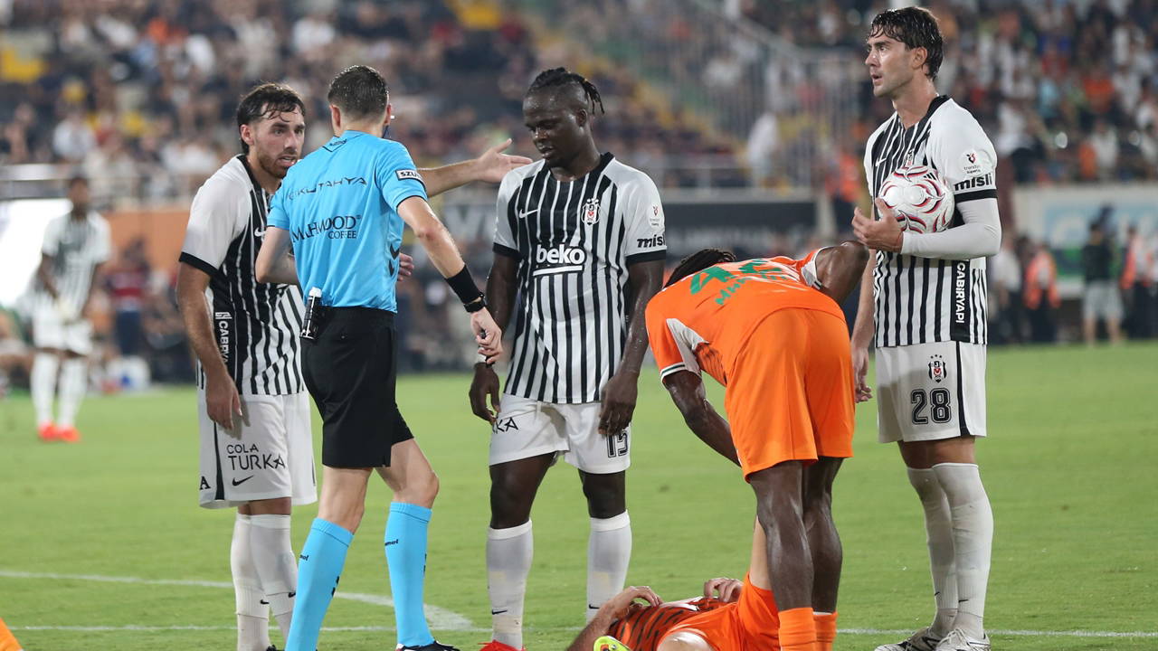 Eski hakemler Alanyaspor - Beşiktaş maçını değerlendirdi: 'Tartışmasız, dünyanın her yerinde çok açık bir kırmızı kart'
