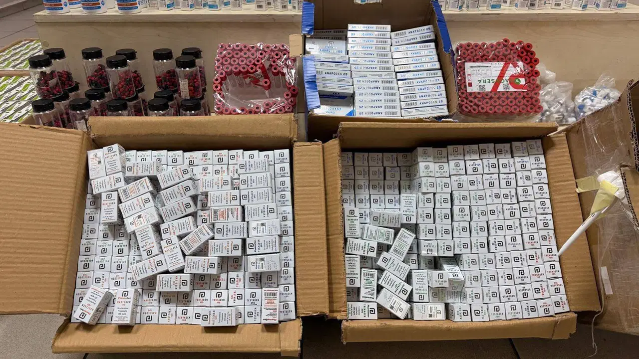 İzmir'de kaçakçılık operasyonu: 11 milyonluk kaçak steroid içeren ilaç ele geçirildi