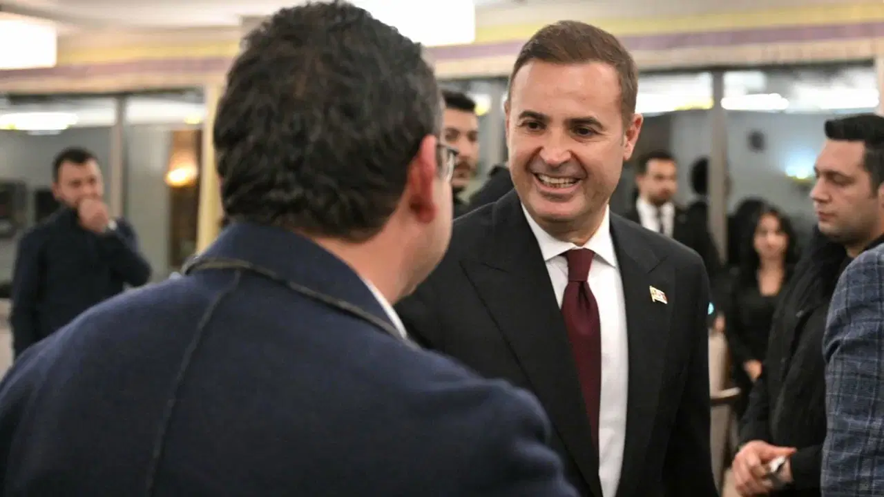Ahmet Akın'dan AKP iddiasına yanıt: Saat verdi, çağrı yaptı