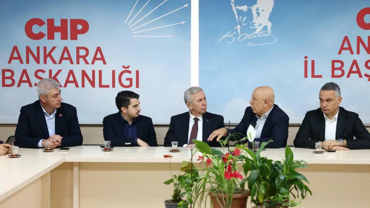 Mansur Yavaş, CHP Ankara İl Başkanlığı'na ziyaret etti