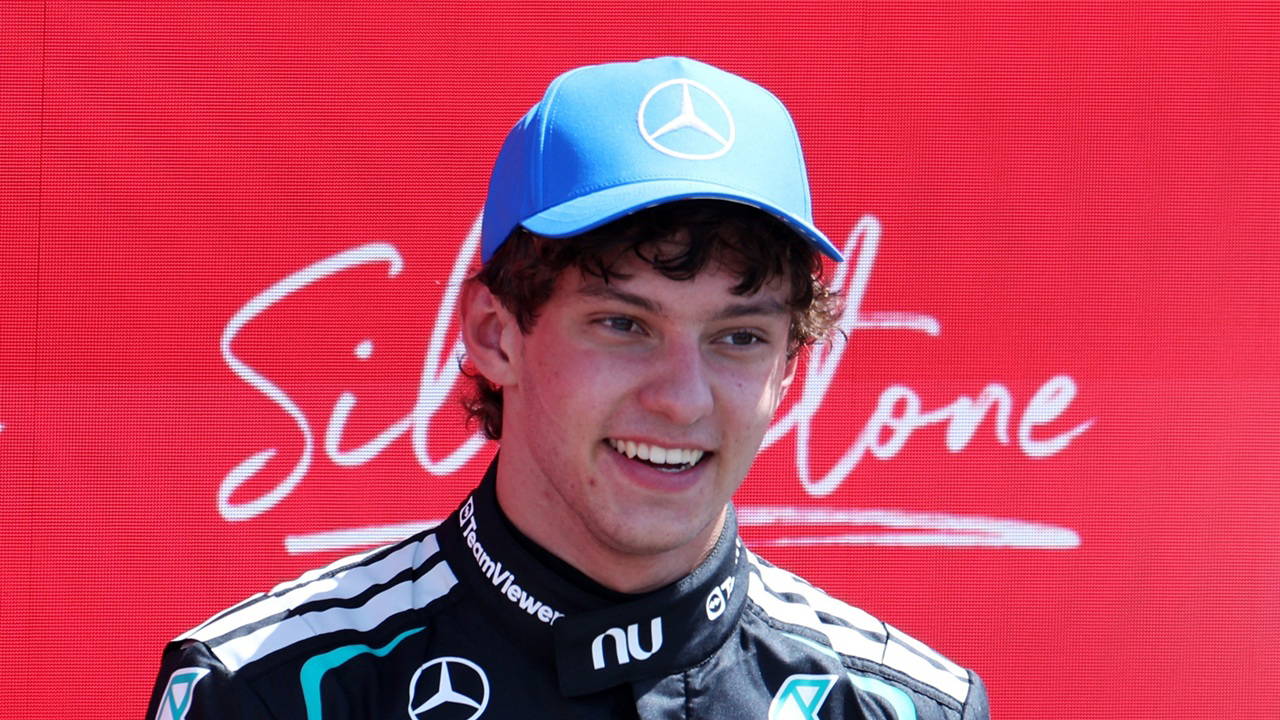 Britanya GP sprint yarışını Antonelli kazandı