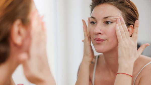 10 dakikada yüz kaslarını şekillendiren yeni akım: Lifting masajı nedir, nasıl yapılır?