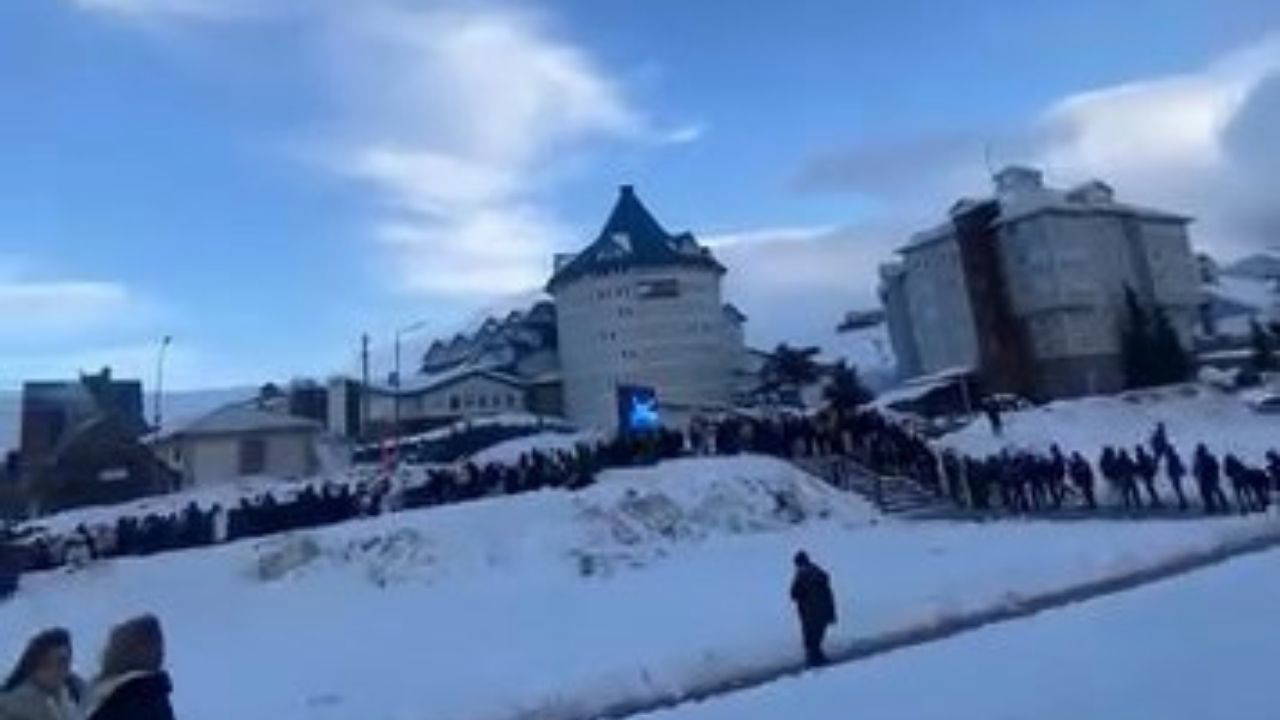 Uludağ'daki teleferik kuyruğu şaşırttı