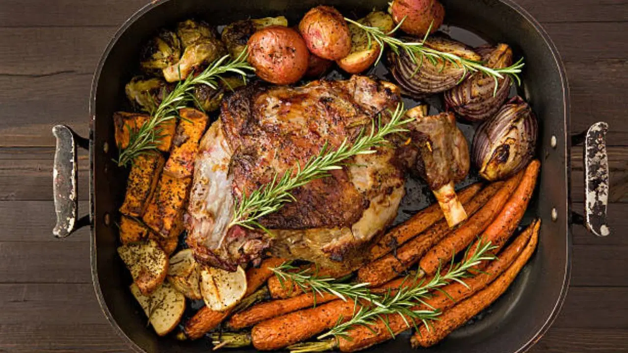 Lokum kıvamında enfes lezzet: Fırında kuzu but tarifi