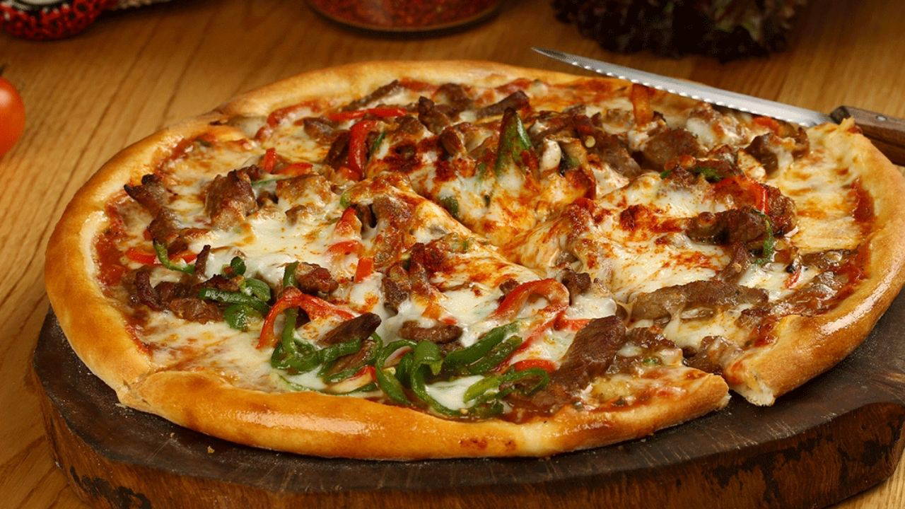 Türk mutfağından esinlenen Alaturka pizza tarifi