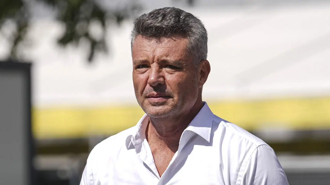 Sadettin Saran'a kulüp binasında özel karşılama! 