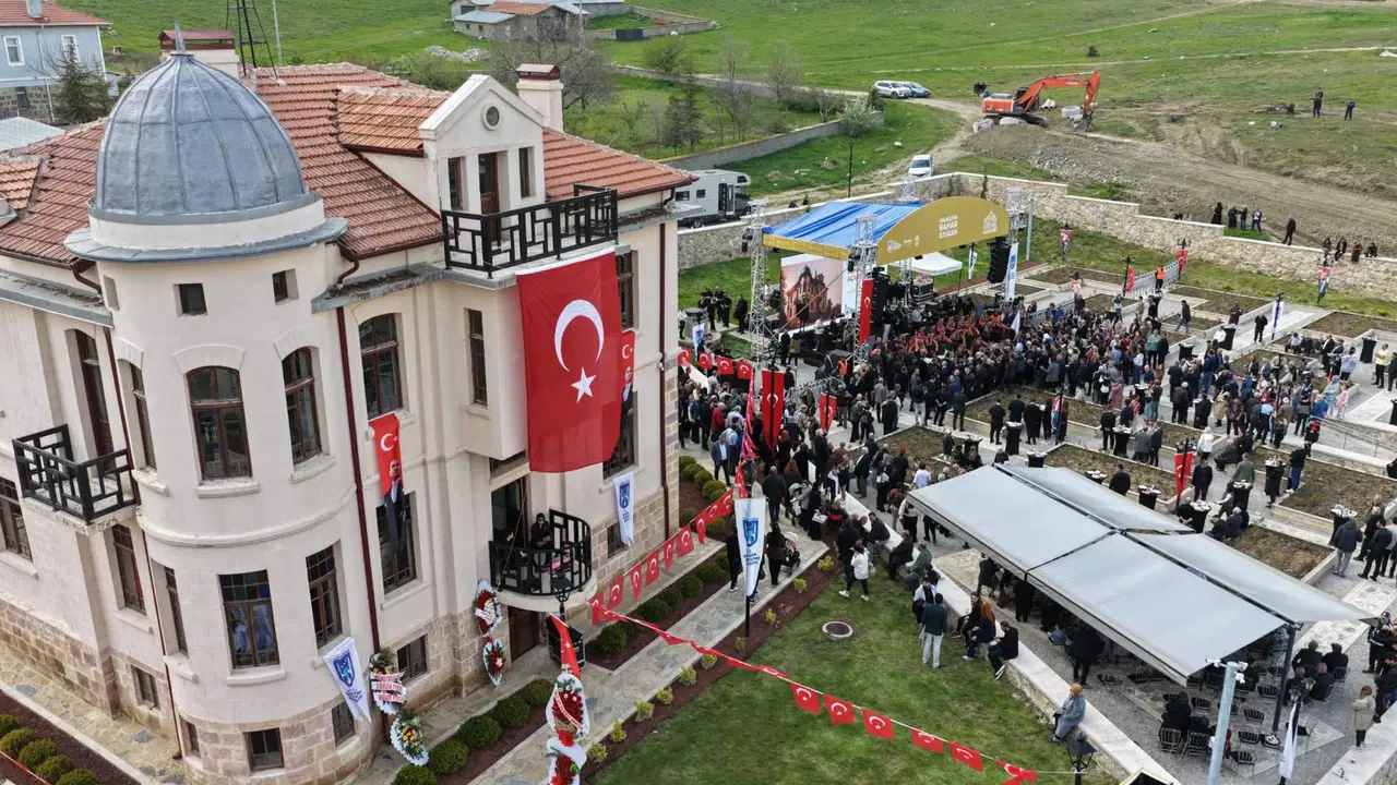 Milli Mücadele'nin önemli lojistik merkezi Hallaçlı Mehmet Ağa Konağı, ziyarete açıldı 'Ankara'nın kültür sanat hayatına katkı sağlayacak'