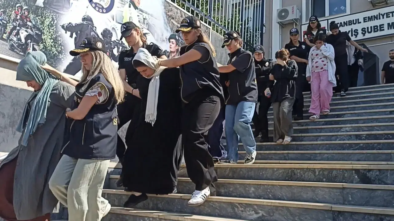 İstanbul'da toplu taşımada turistlere yankesicilik: 26 kişi adliyede