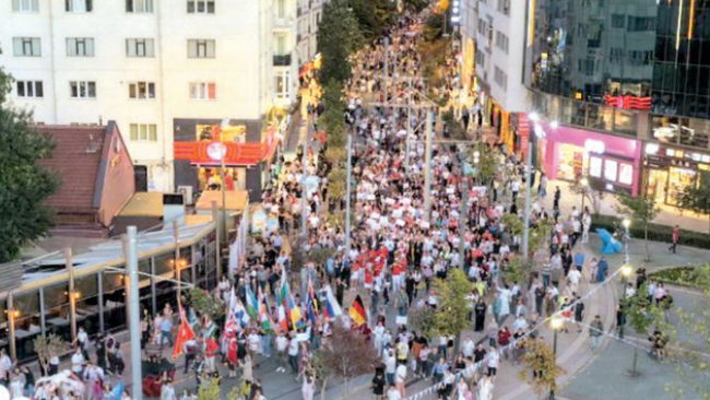 Bu yıl ilk kez yapıldı... Porsuk’ta yüz binler festivalde!