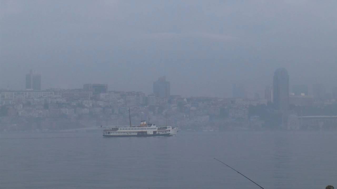 İstanbul Boğazı’nda sis etkili oluyor