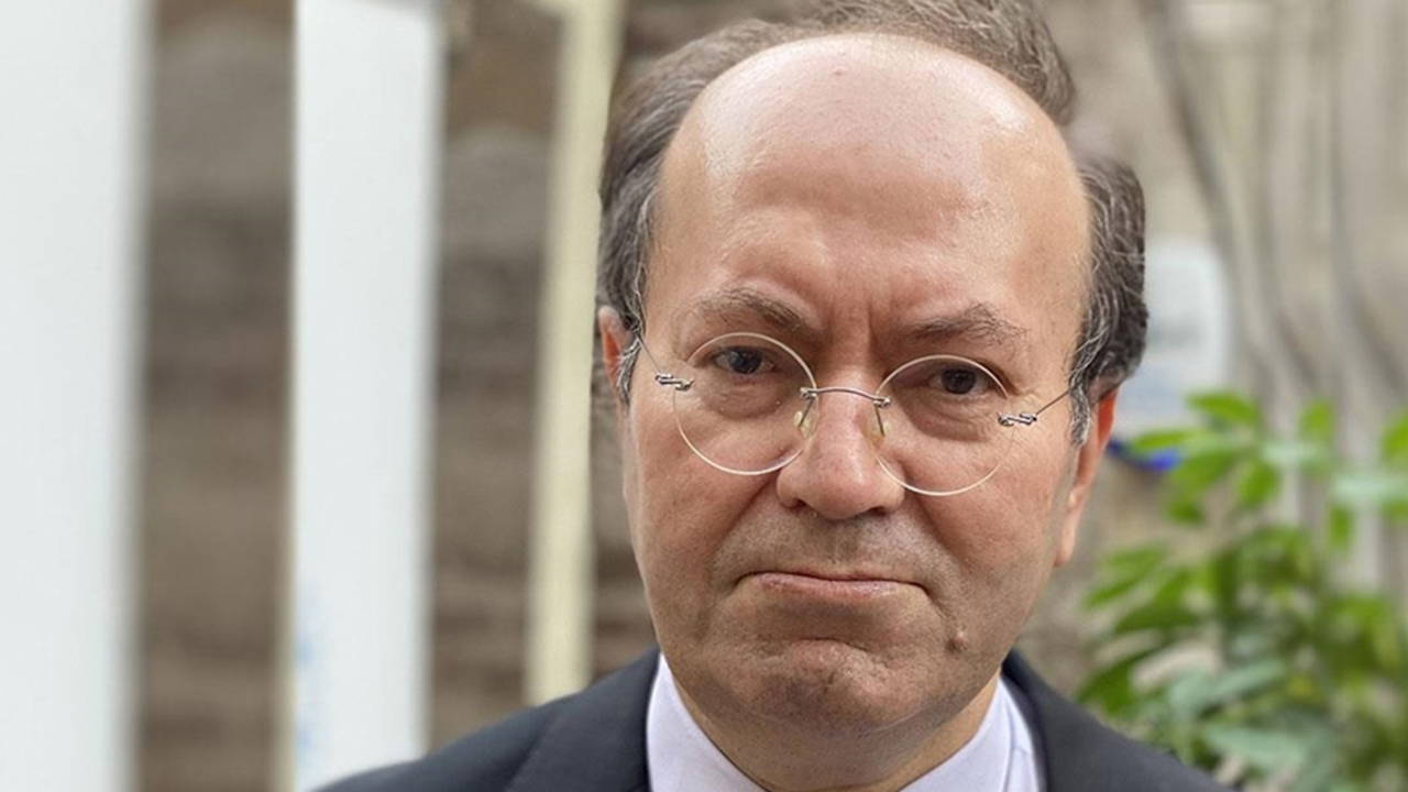 Yeni Şafak yazarı 'tasma' ve 'takoz' diyerek 30 Ağustos'ta laikliği hedef aldı: 'Laikliğin özgürlük olduğunu söyleyen ya salaktır ya da asalak!'