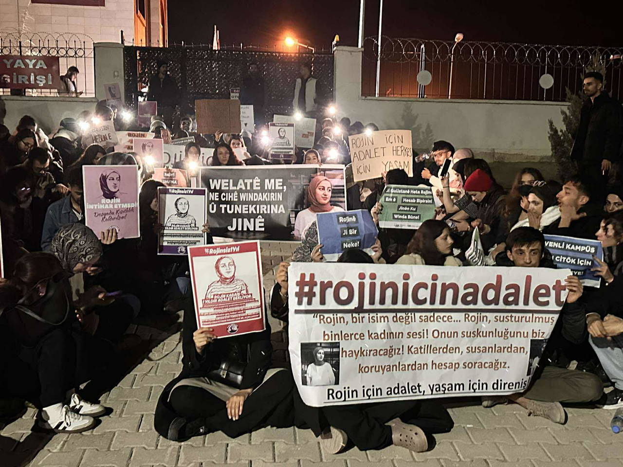 Yüzüncü Yıl Üniversitesi öğrencilerden Rojin Kabaiş için başlatılan eylem sürüyor