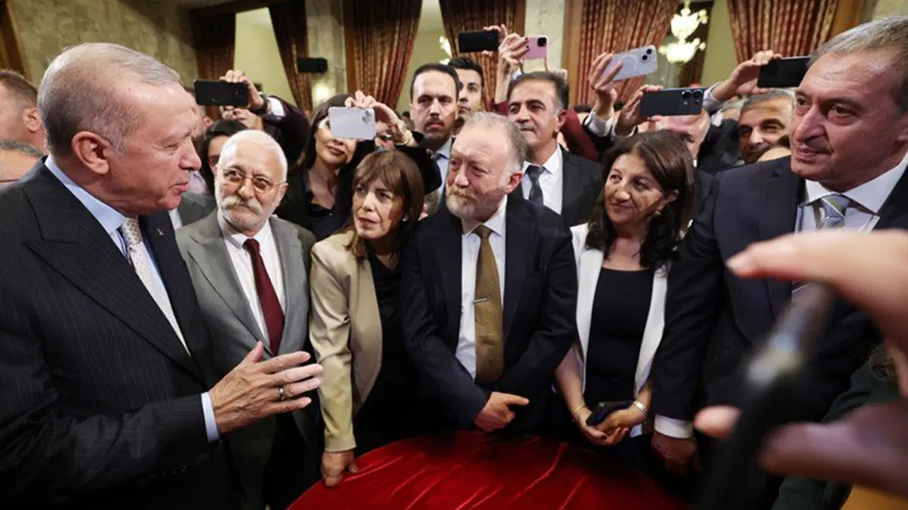 DEM Partili Bakırhan, yeni anayasaya yeşil ışık yaktı: CHP'nin İmralı kararını eleştirdi